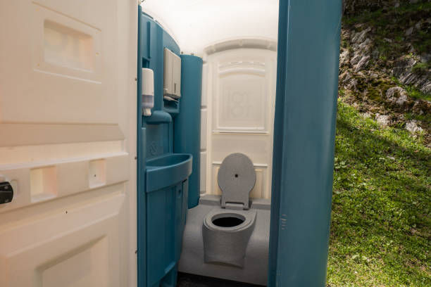 Portable Toilet Options We Offer in Double Oak, TX